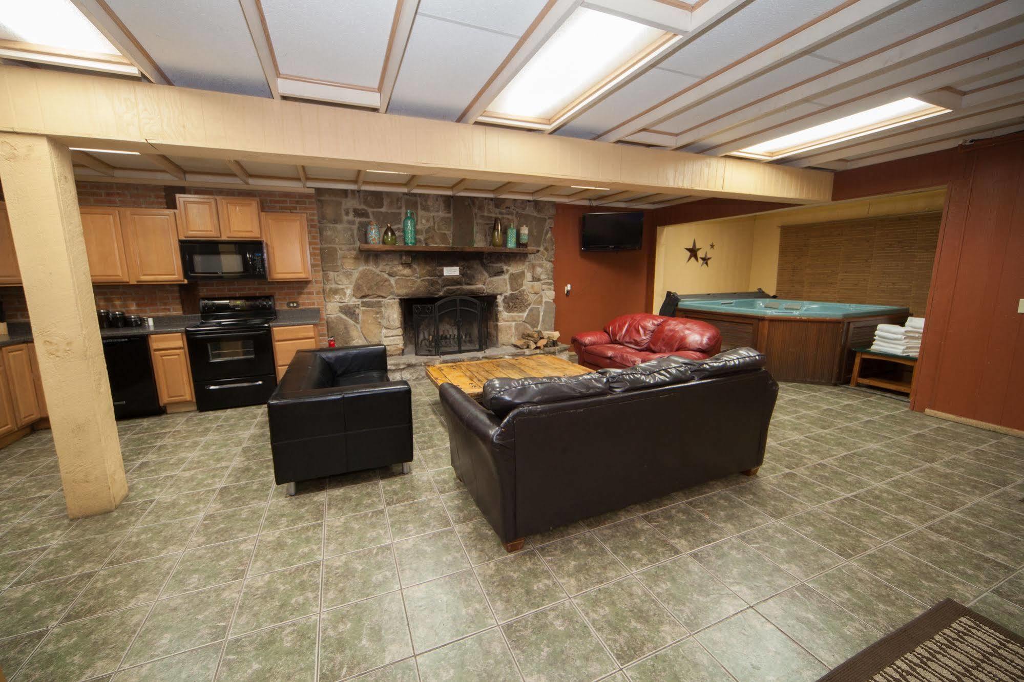 Log Cabin Lodge & Suites Jones Mills 외부 사진