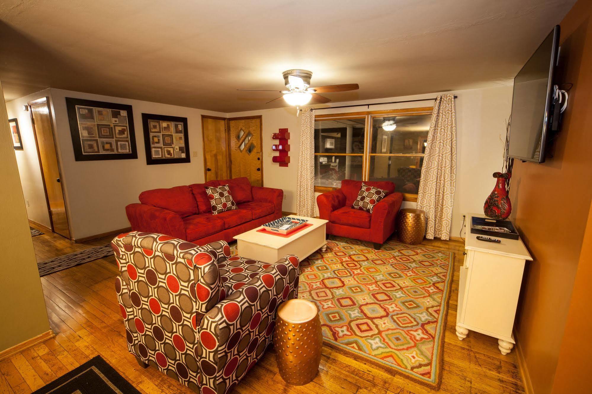 Log Cabin Lodge & Suites Jones Mills 외부 사진