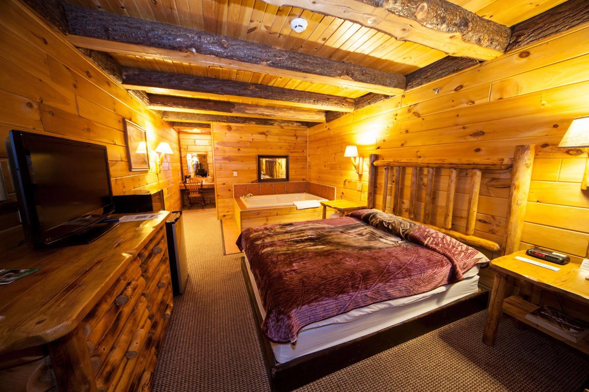 Log Cabin Lodge & Suites Jones Mills 외부 사진