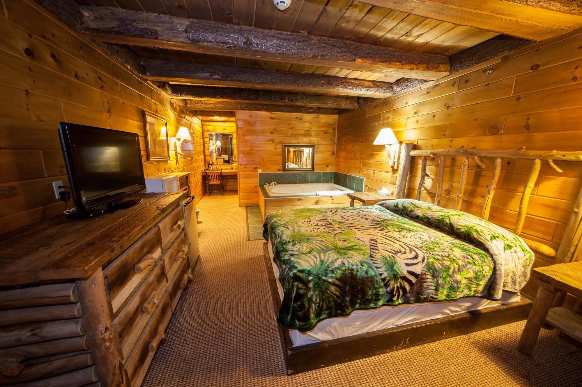 Log Cabin Lodge & Suites Jones Mills 외부 사진