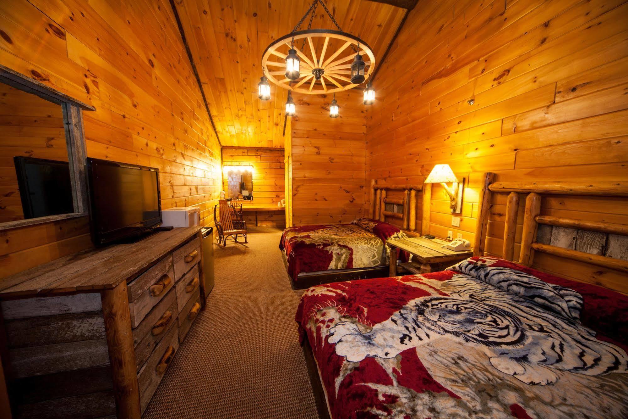 Log Cabin Lodge & Suites Jones Mills 외부 사진