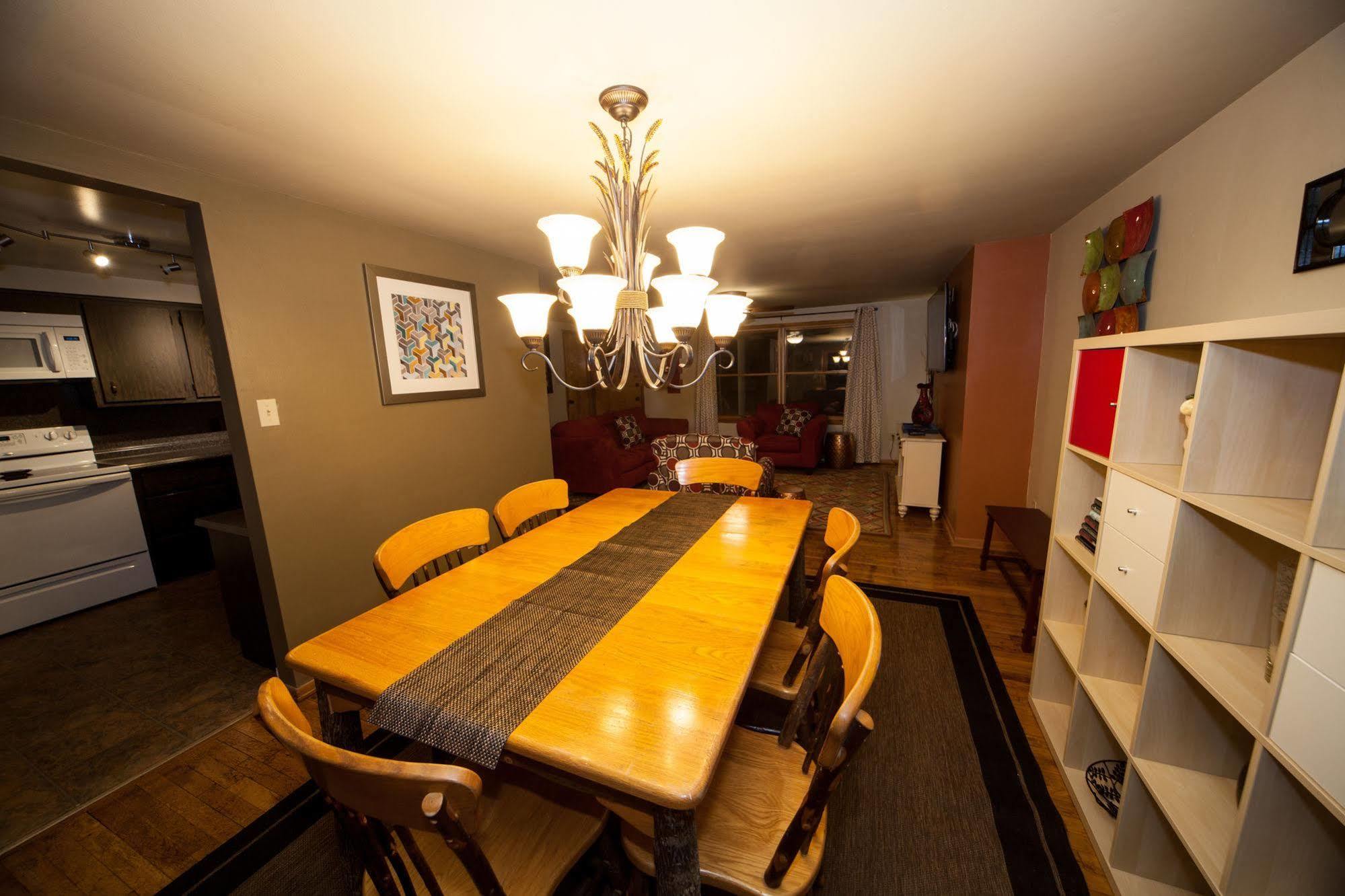 Log Cabin Lodge & Suites Jones Mills 외부 사진