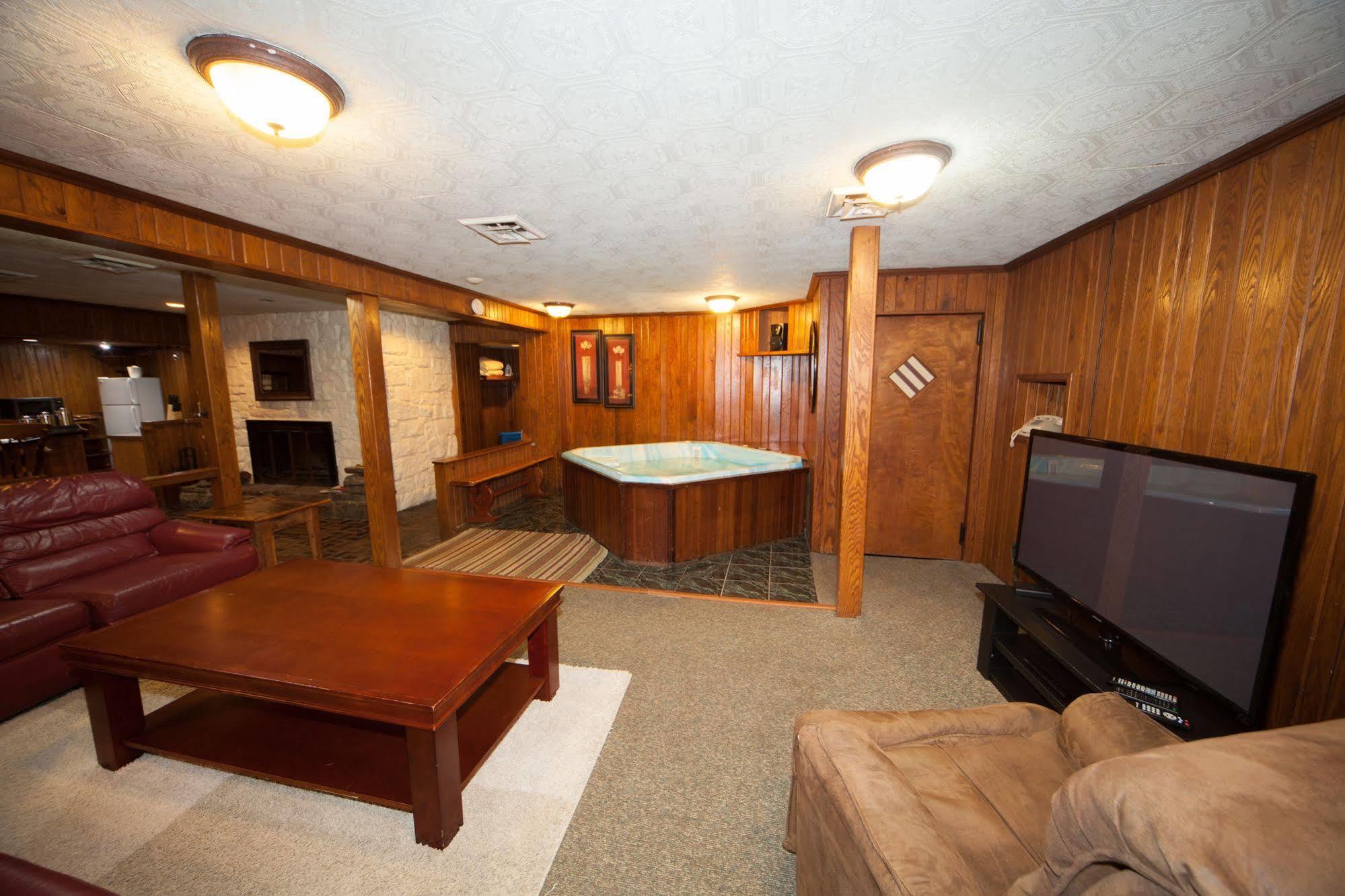 Log Cabin Lodge & Suites Jones Mills 외부 사진