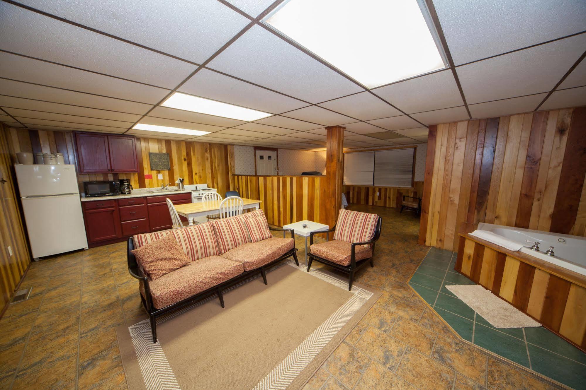 Log Cabin Lodge & Suites Jones Mills 외부 사진