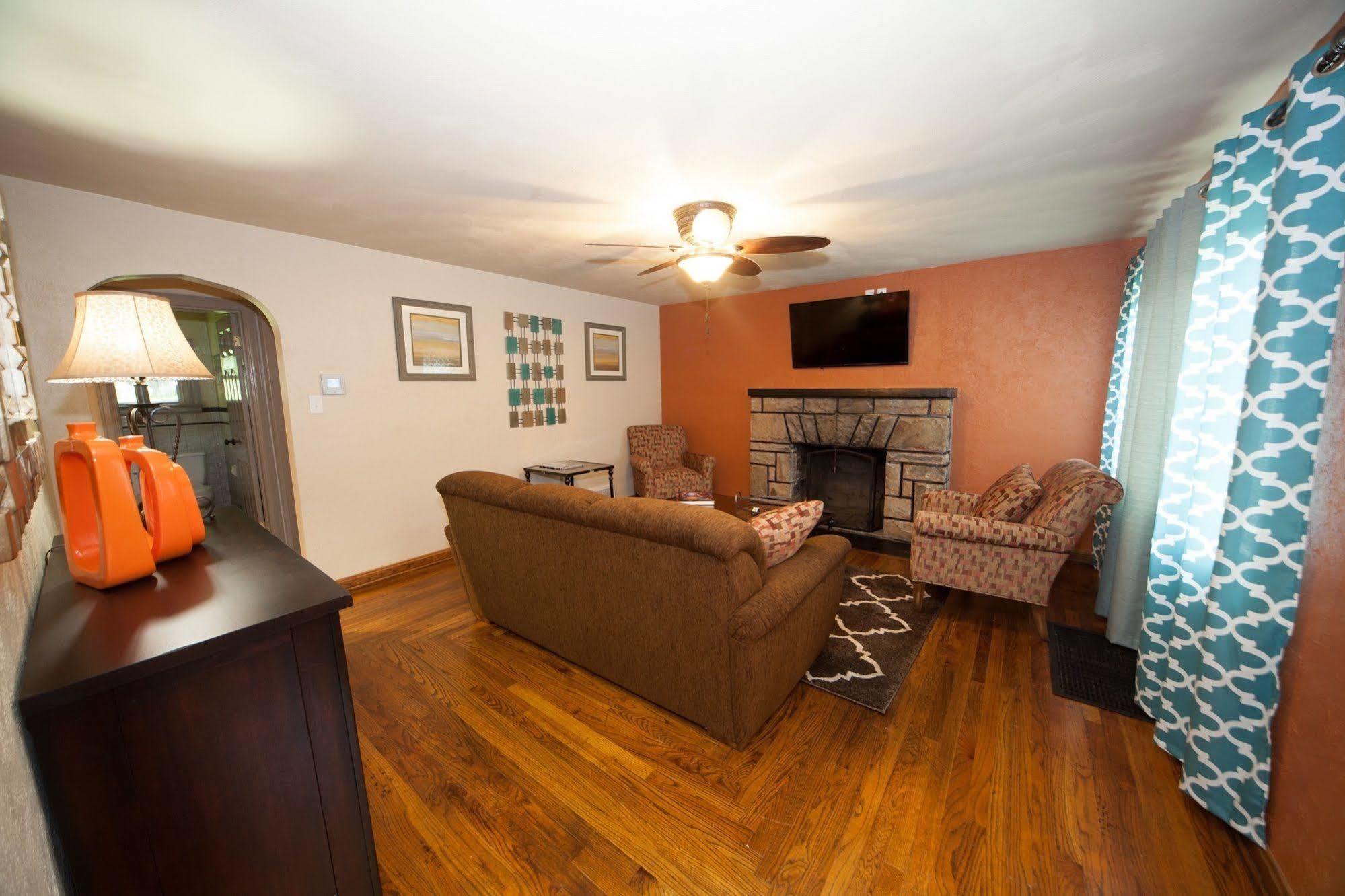 Log Cabin Lodge & Suites Jones Mills 외부 사진