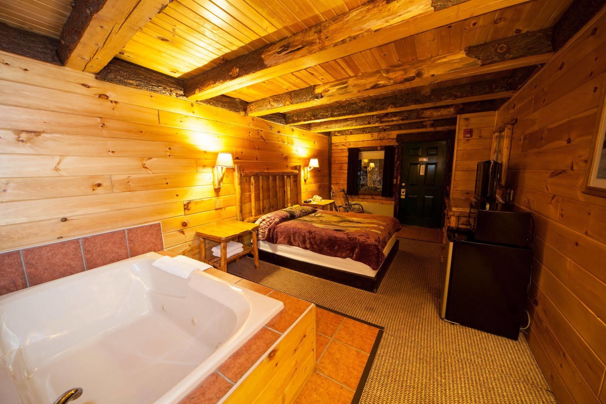 Log Cabin Lodge & Suites Jones Mills 외부 사진