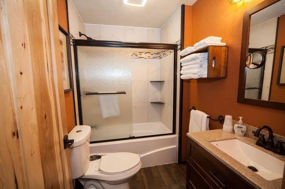 Log Cabin Lodge & Suites Jones Mills 외부 사진