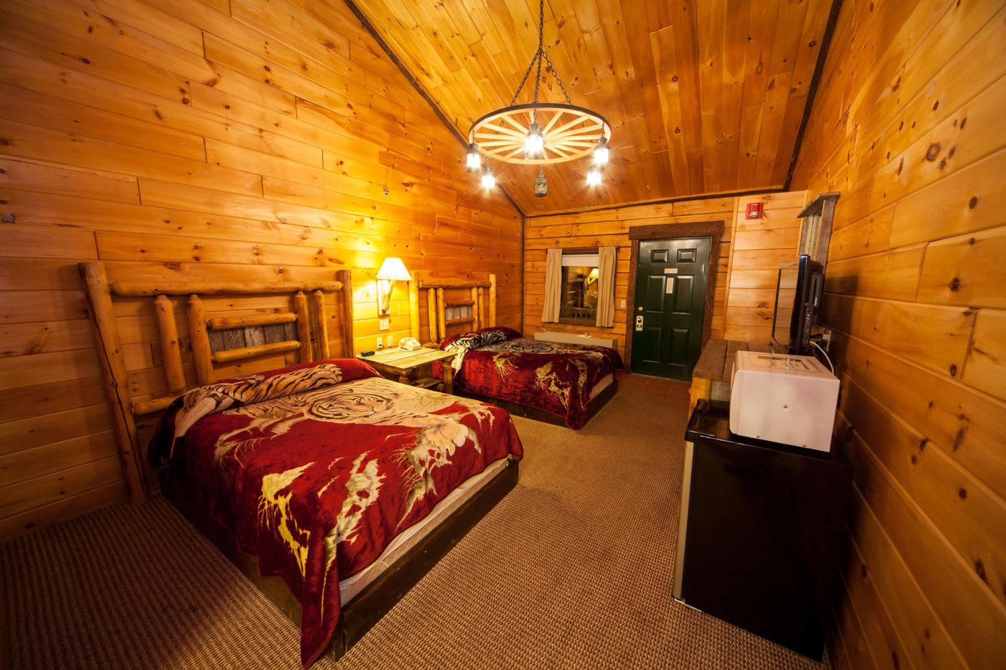 Log Cabin Lodge & Suites Jones Mills 외부 사진